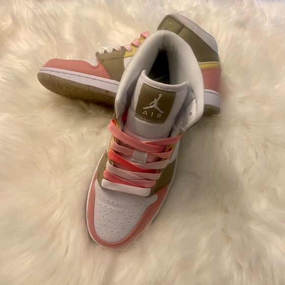 Air Jordan 1 Custom Sneaker - Picture 8 of 11